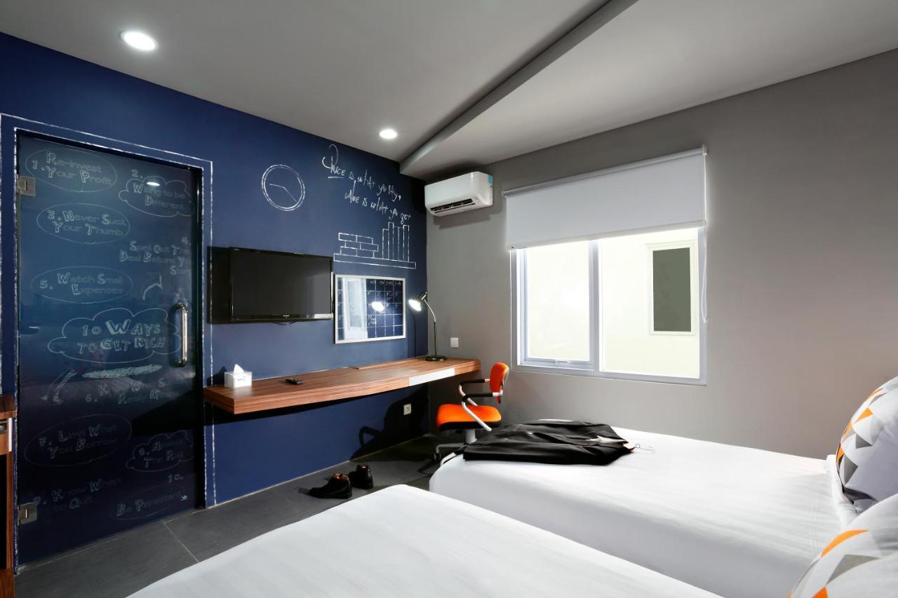 Berry Biz Hotel Sunset Road سمينياك المظهر الخارجي الصورة