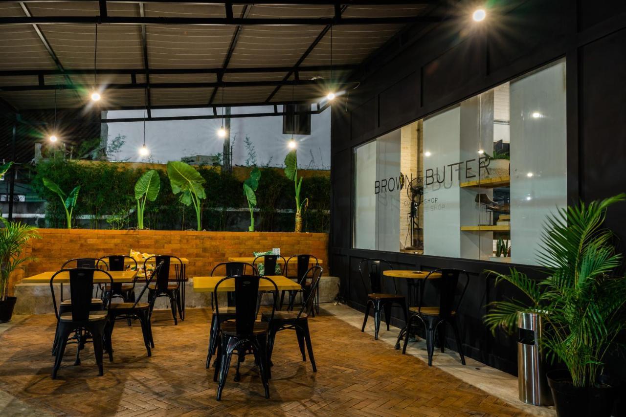 Berry Biz Hotel Sunset Road سمينياك المظهر الخارجي الصورة